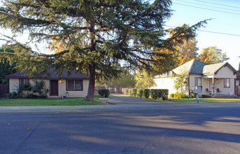 1044 Sonoma Ave in Sacramento, CA - Building Photo - Building Photo