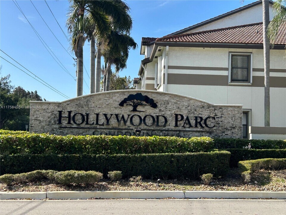 540 S Park Rd in Hollywood, FL - Building Photo