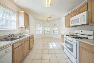 5751 Wandering Creek Dr in Richmond, TX - Building Photo - Building Photo