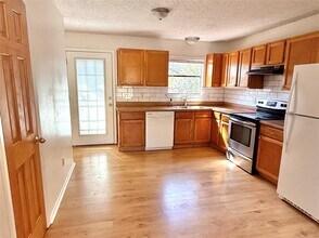 15205 Cavalier Canyon Dr in Lakeway, TX - Building Photo - Building Photo