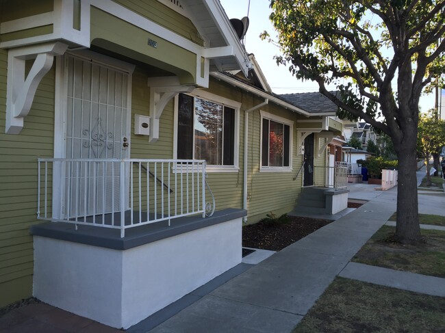 909 W 1st St, Unit 909 in Los Angeles, CA - Foto de edificio - Building Photo