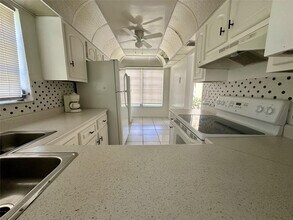 5980 NW 64th Ave in Fort Lauderdale, FL - Building Photo - Building Photo