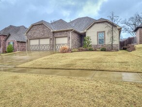 2732 Pacifica Ln in Edmond, OK - Foto de edificio - Building Photo