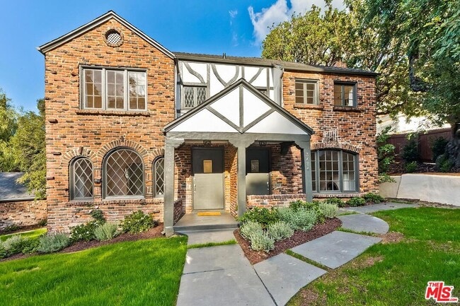3484 Oak Glen Dr in Los Angeles, CA - Building Photo - Building Photo