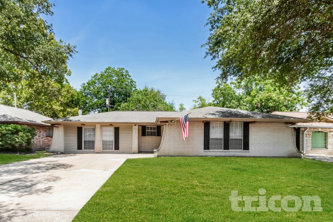 6422 French Chateau Dr in Houston, TX - Building Photo