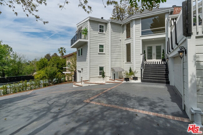 property at 19555 Oxnard St