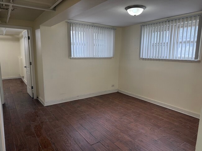 58 Lincoln Ave, Unit Garden in Riverside, IL - Building Photo - Building Photo