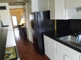 1430 NE 170th St in Miami, FL - Building Photo