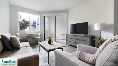 9235 W Russell Rd in Las Vegas, NV - Building Photo - Building Photo