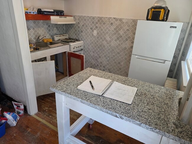 798 Lancaster St, Unit Apartment 2