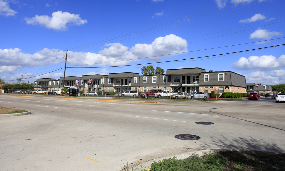 Cambridge Village in Houston, TX - Building Photo