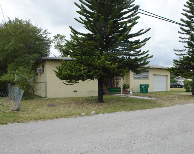 9528 NW 8th Ave in Miami, FL - Building Photo - Building Photo