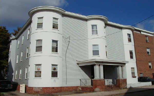 208 Linden St in Everett, MA - Building Photo - Building Photo