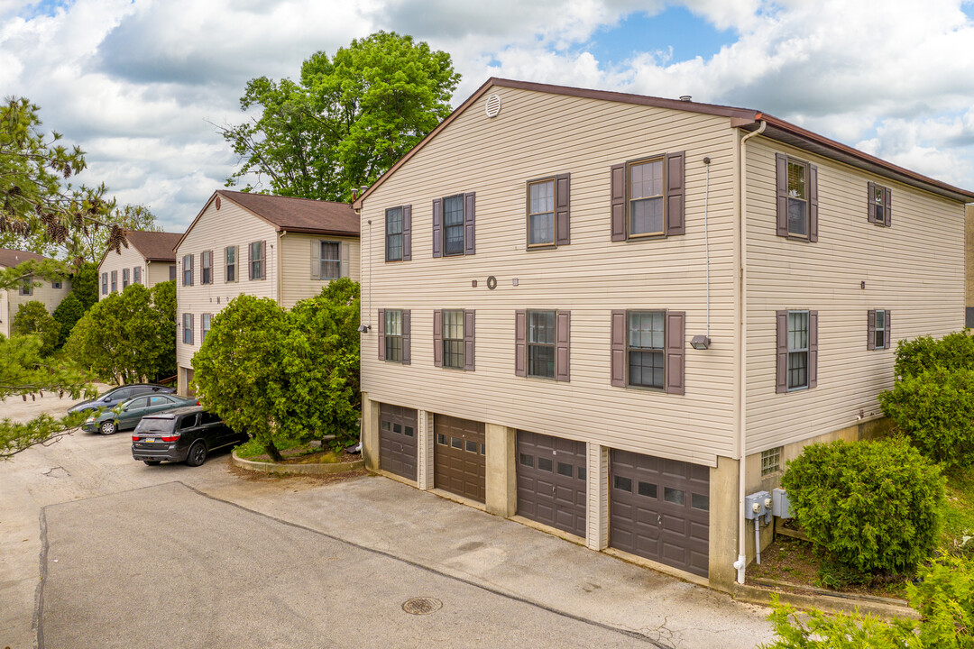 Springfield Court Condominiums in Clifton Heights, PA - Building Photo