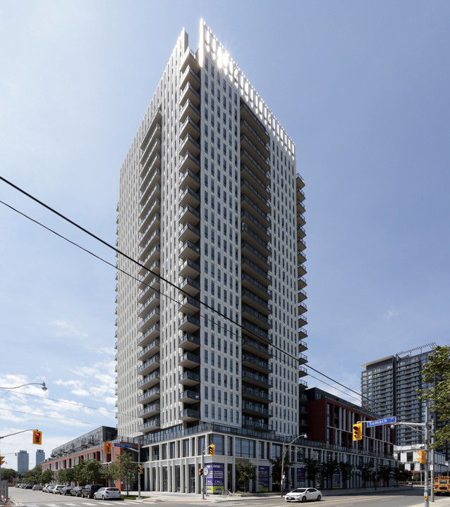 One Park Place in Toronto, ON - Building Photo