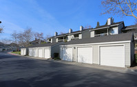 Canyon Meadows in Pleasanton, CA - Foto de edificio - Building Photo