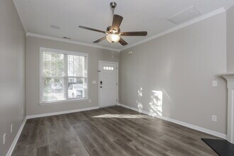 10920 Farmville Rd in Raleigh, NC - Foto de edificio - Building Photo