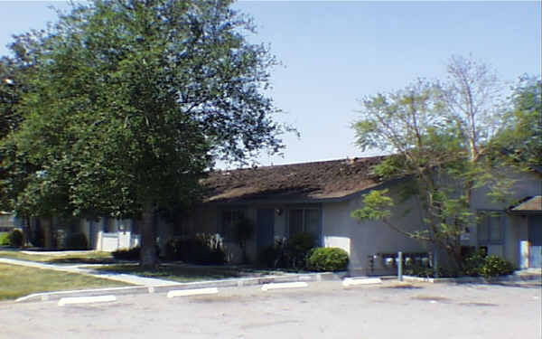 8532 Redwood Ave in Fontana, CA - Building Photo