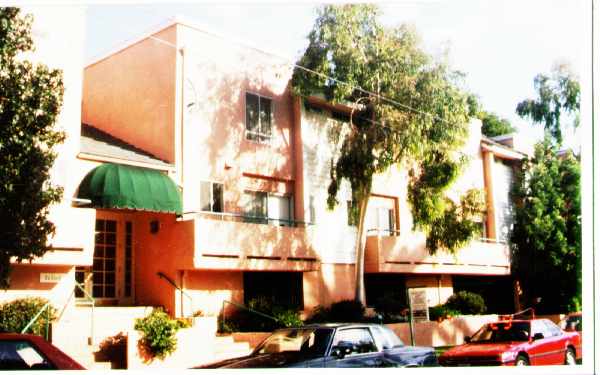 Aqua Vista Villa Apartments in North Hollywood, CA - Building Photo - Building Photo