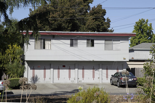 9417 Bancroft Ave in Oakland, CA - Building Photo - Building Photo