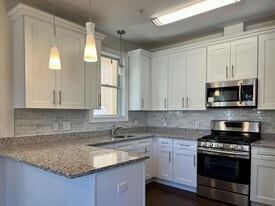 140 36th St in Union City, NJ - Building Photo