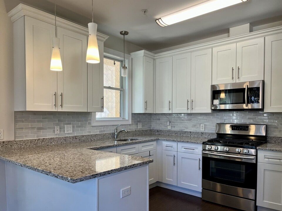 140 36th St in Union City, NJ - Building Photo