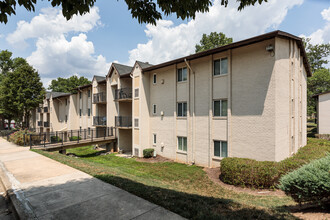 Glenarden Apartments in Lanham, MD - Foto de edificio - Primary Photo