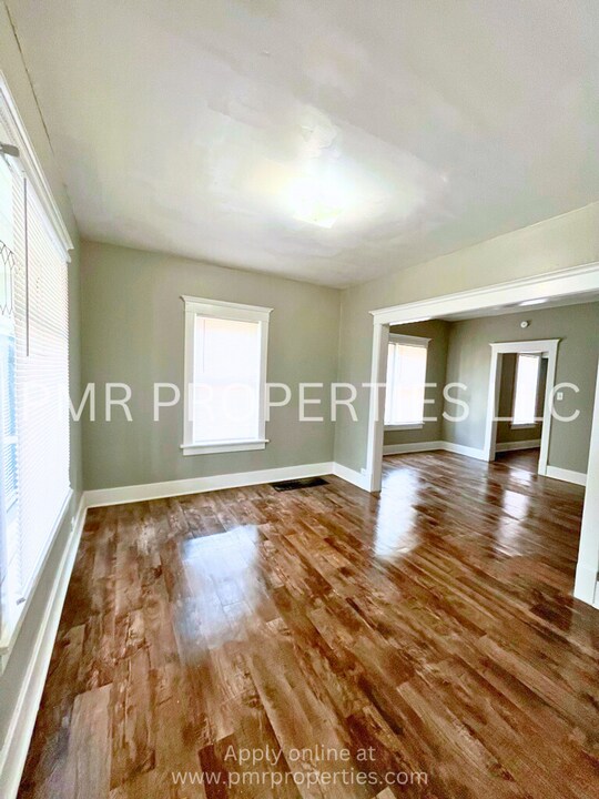 1613 Manderson St in Omaha, NE - Building Photo