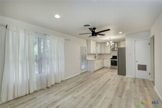 6218 Brookside Dr in Austin, TX - Foto de edificio - Building Photo