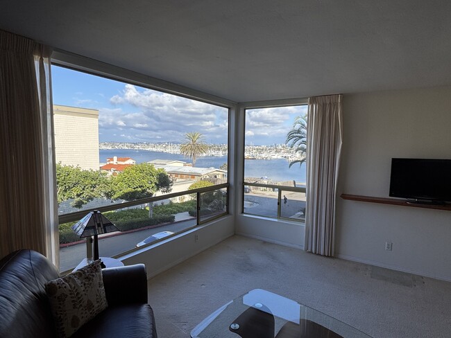 2915 Lawrence St, Unit 8 - La Playa - Furnished in San Diego, CA - Building Photo - Building Photo