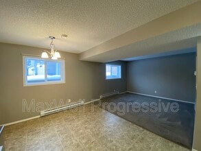 11933 94 St NW in Edmonton, AB - Building Photo - Building Photo