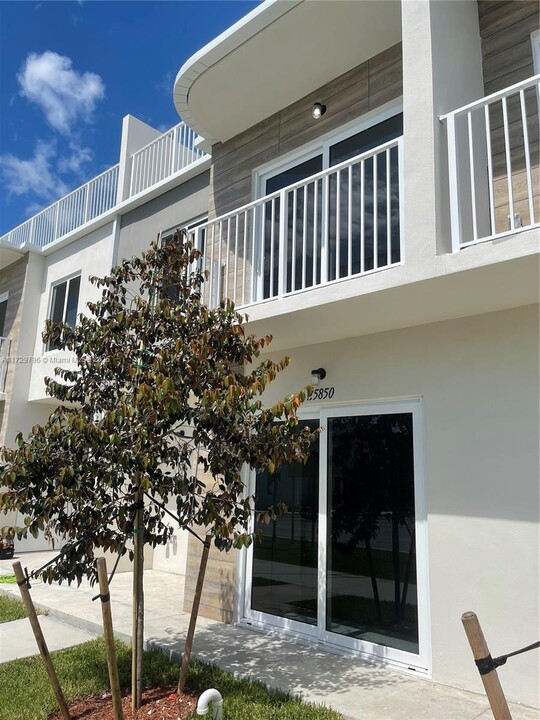 25850 SW 144th Ave in Naranja, FL - Building Photo