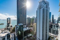 1010 Brickell Ave, Unit 3303 in Miami, FL - Foto de edificio - Building Photo