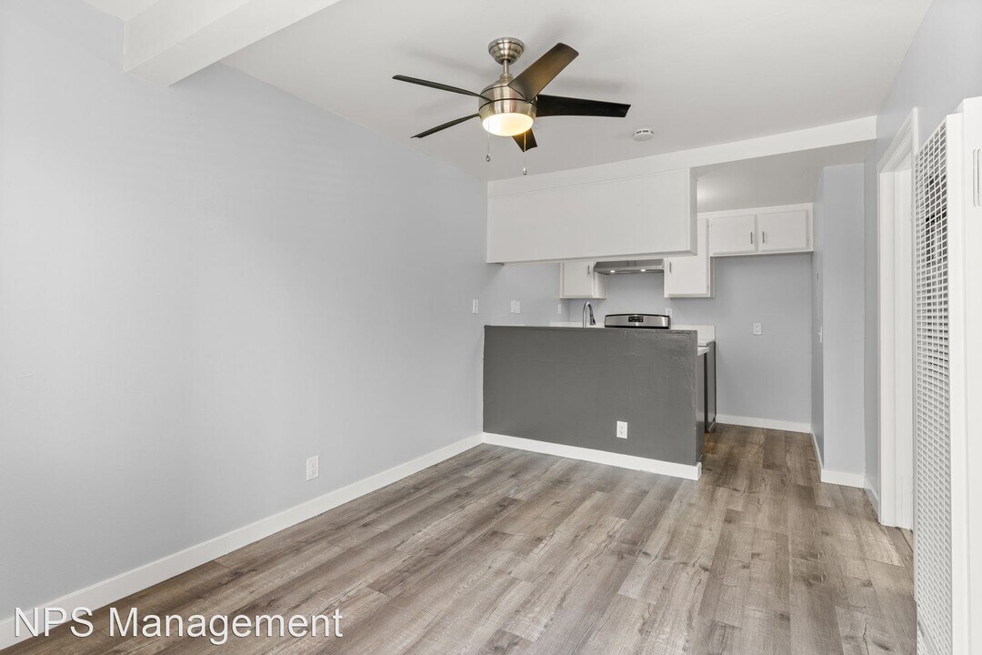 533 E 11th St in Long Beach, CA - Building Photo