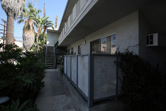 7924 Clinton St in Los Angeles, CA - Building Photo - Building Photo