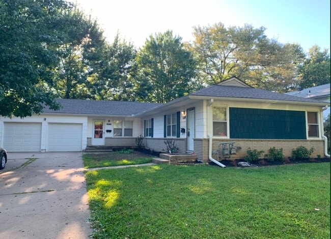 property at 8417 Grandview Ln