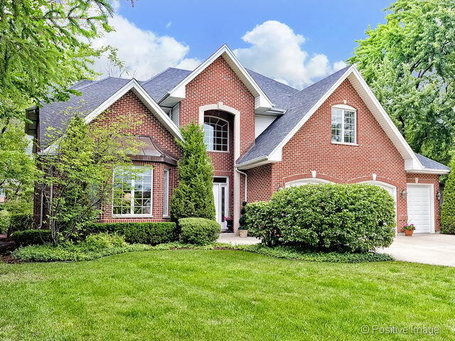 613 Lakeside Dr in Hinsdale, IL - Building Photo