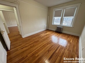 1693 Commonwealth Ave, Unit 18 in Boston, MA - Building Photo - Building Photo