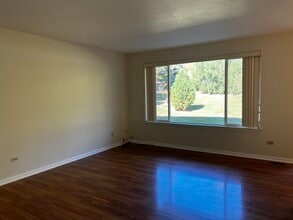 215 Brett Cir in Wauconda, IL - Building Photo - Building Photo