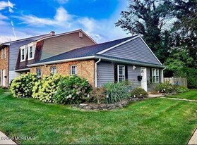 31 Kingsley Way in Freehold, NJ - Building Photo