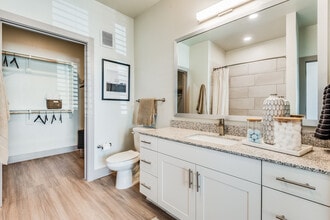 Birchstone Cedar Ridge in Dallas, TX - Building Photo - Building Photo