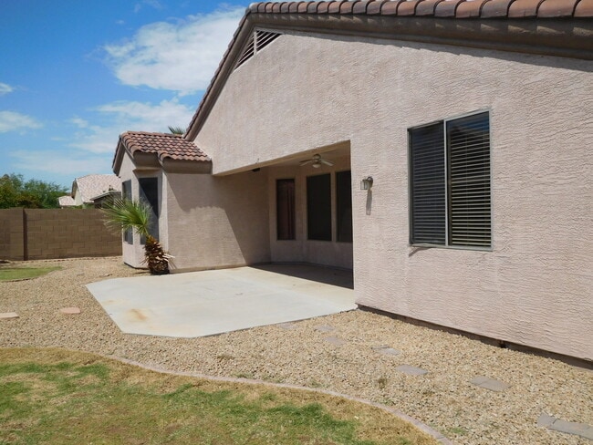 property at 2421 W Ellis St