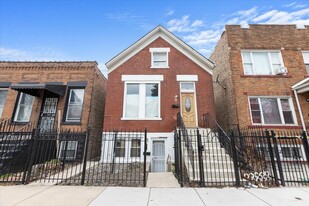 2108 S Homan Ave, Unit 2 in Chicago, IL - Building Photo
