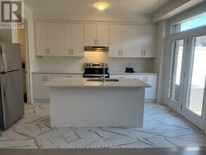 1374 William Halton Pkwy in Oakville, ON - Building Photo - Building Photo