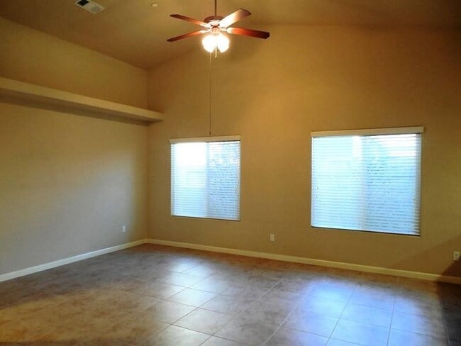 3173 Scott Ave in Clovis, CA - Building Photo - Building Photo