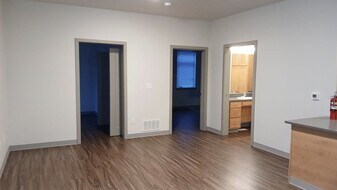 16512 Centerpark Ct in Anchorage, AK - Building Photo