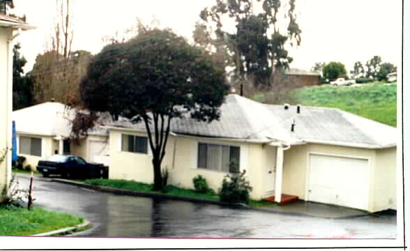 1672-1696 East Ave in Hayward, CA - Building Photo - Building Photo