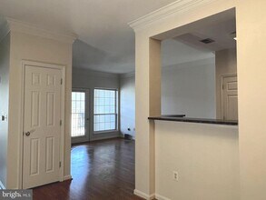 4852 Eisenhower Ave in Alexandria, VA - Foto de edificio - Building Photo