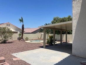 8040 Tailwind Ave in Las Vegas, NV - Foto de edificio - Building Photo