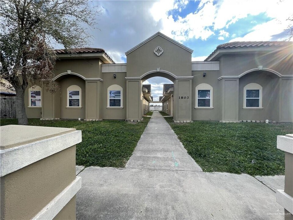 1803 Bronze in Pharr, TX - Building Photo